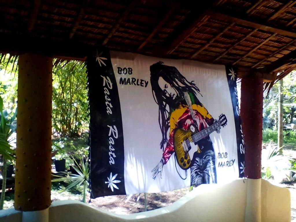 Lennon'S Place Backpacker Hostel Panglao Buitenkant foto