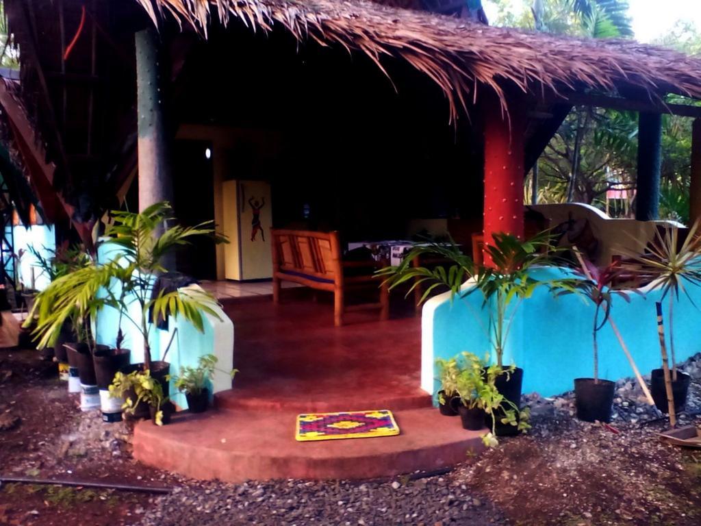Lennon'S Place Backpacker Hostel Panglao Buitenkant foto
